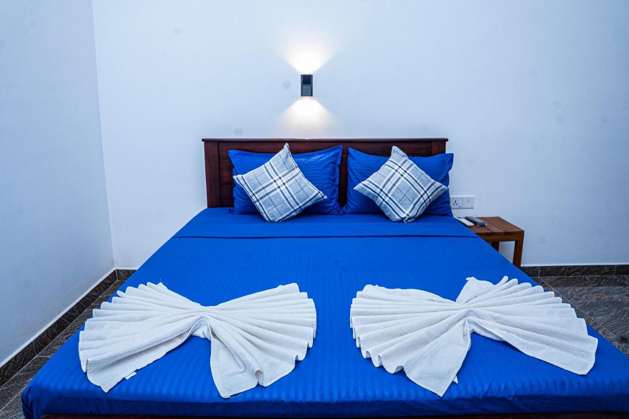 Theevanni Resort ตรินโคมาลี ภายนอก รูปภาพ
