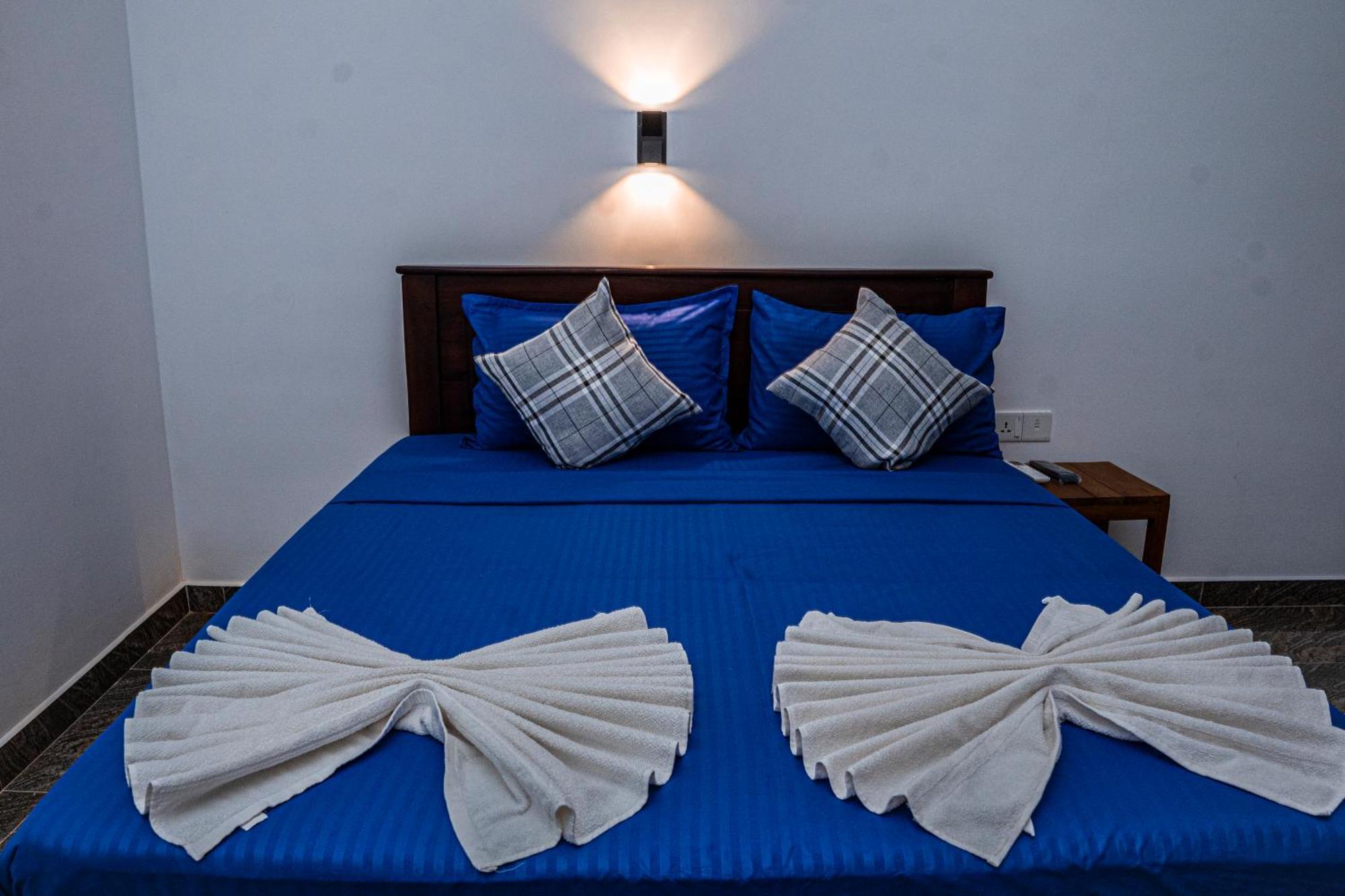 Theevanni Resort ตรินโคมาลี ภายนอก รูปภาพ